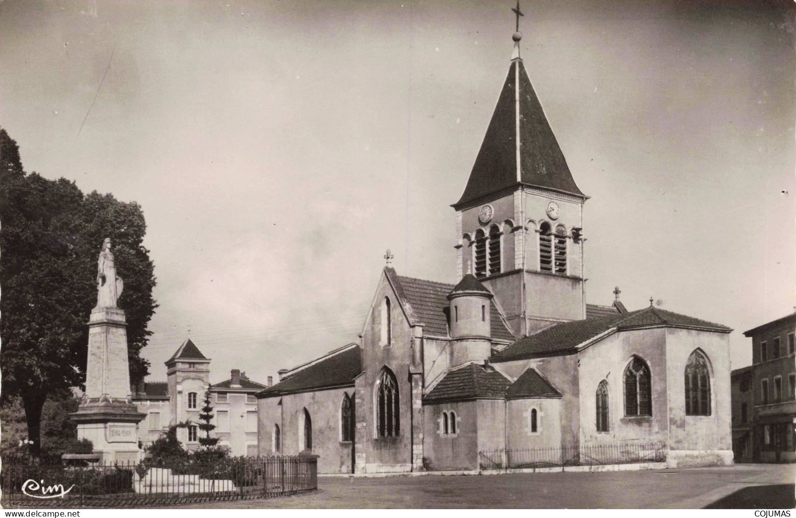 01 - VILLARS LES DOMBES - S15542 - Place De L'Eglise T Monument Aux Morts - CPSM 14x9 Cm - Villars-les-Dombes