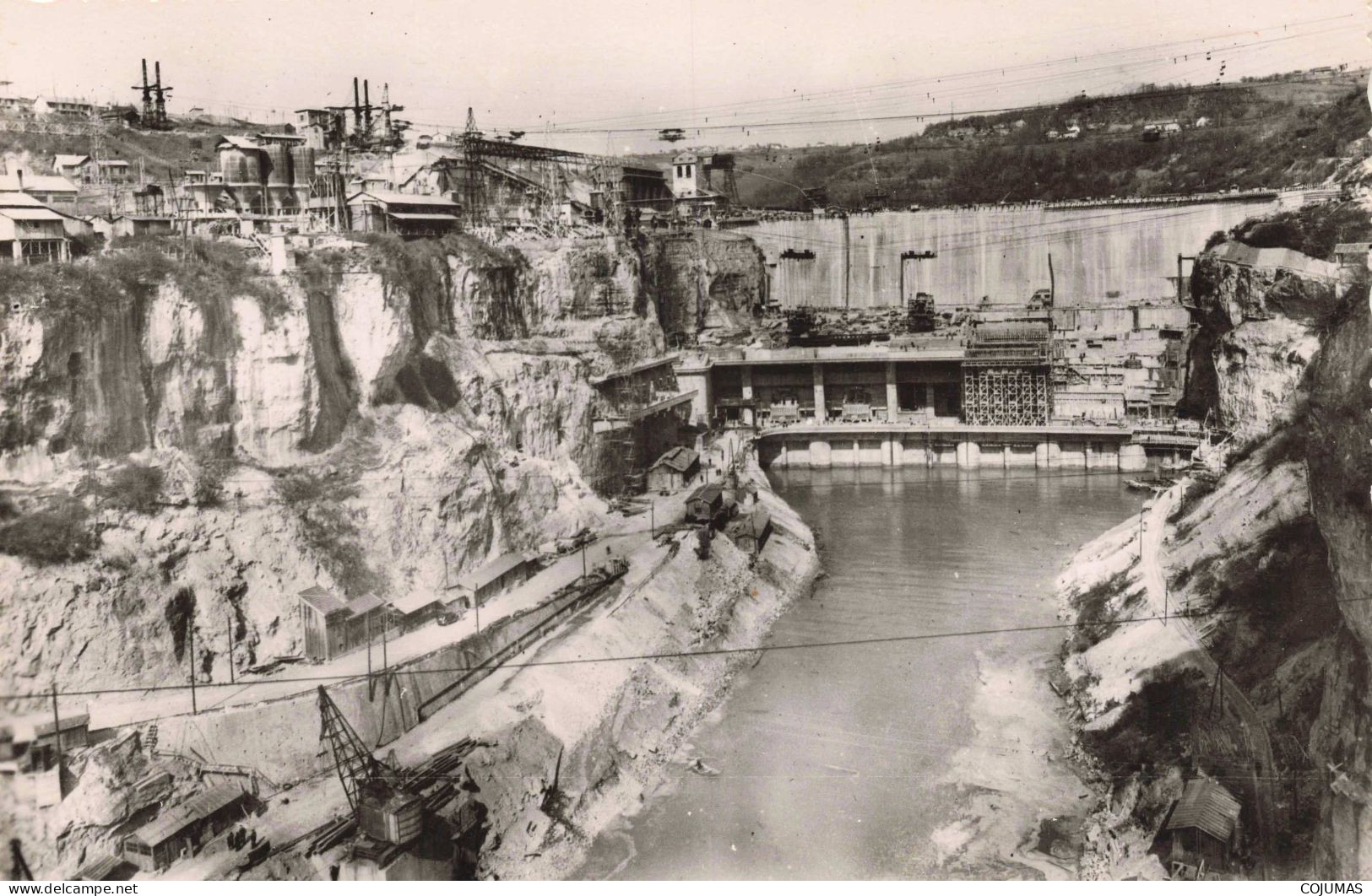 01 - GENISSIAT - S15561 - Barrage - Vue De L'Usine Et Du Canal De Fuite - CPSM 14x9 Cm - Génissiat