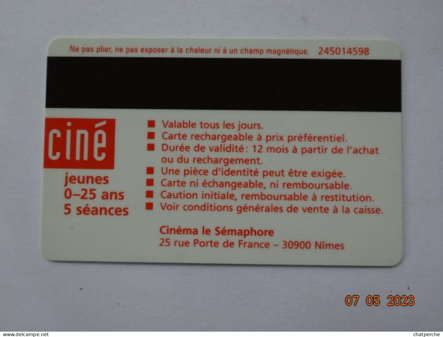 CINECARTE CARTE CINEMA CINE CARD BANDE MAGNETIQUE  CINEMA LE SEMAPHORE NIMES 30 GARD VERSO ROUGE - Bioscoopkaarten