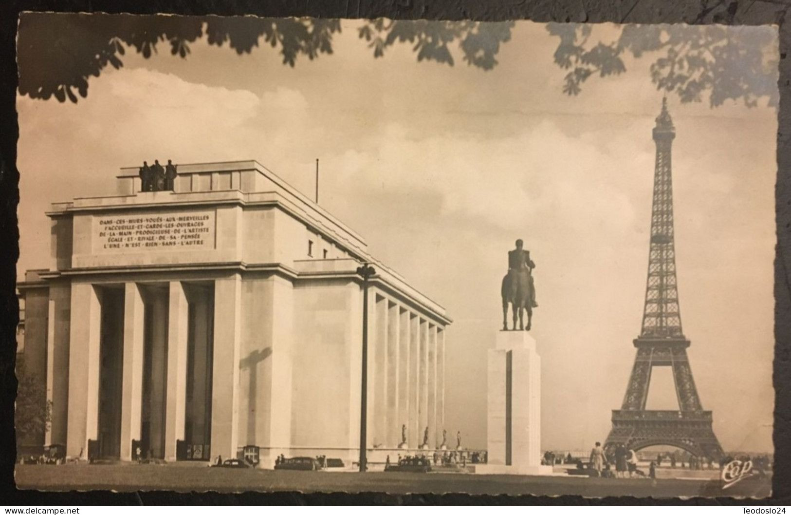 Paris Circulada 1957. Parachutistes Coloniaux. - Tour Eiffel