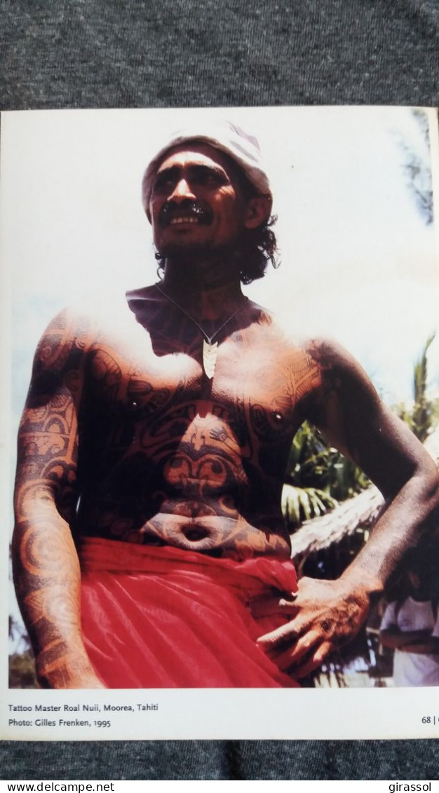 PHOTO  D UN HOMME BUSTE NU TATOUE TATOO MASTER ROAL NUII MOOREA TAHITI PHOTO G FRENKEN 1995    FORMAT 12.5 PAR 17.5 CM - Personen