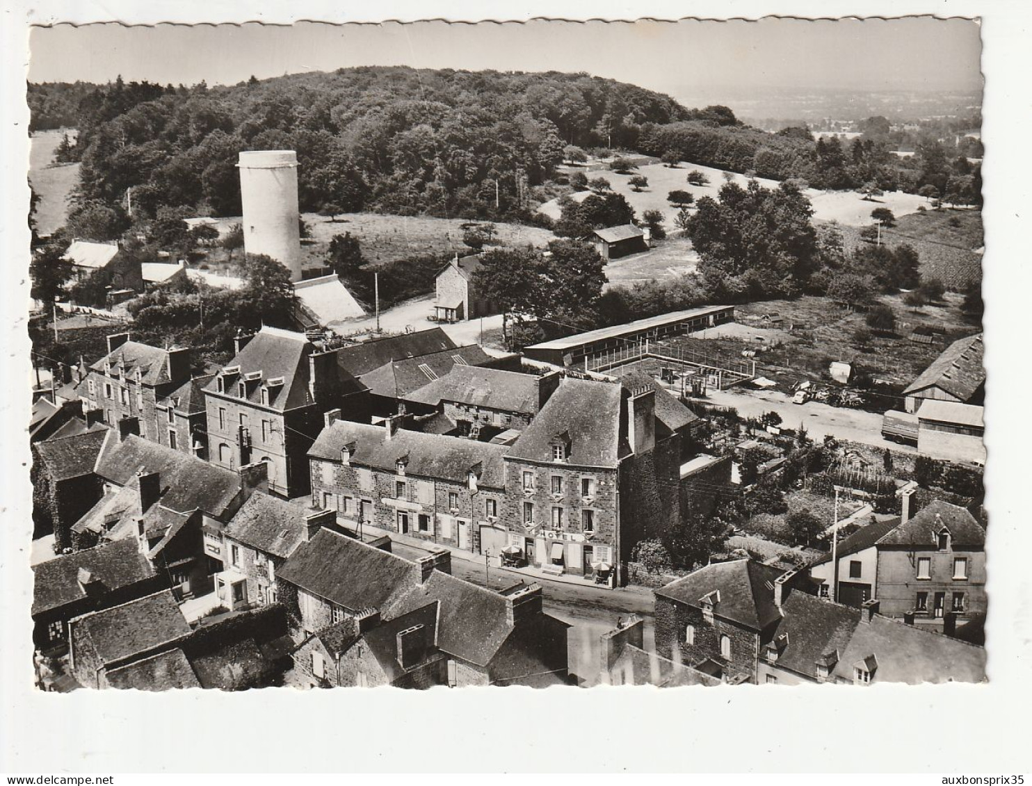 CPSM - BECHEREL - VUE SUR LA TOUR - 35 - Bécherel