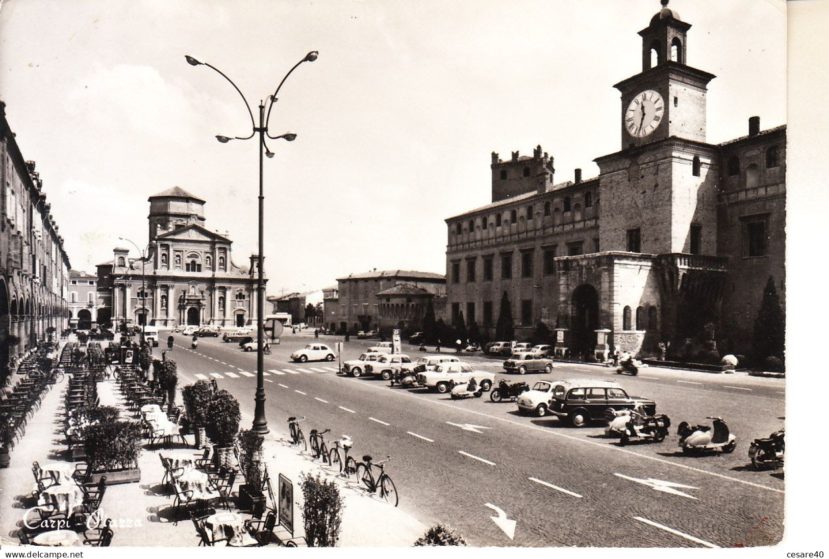 ITALIA . CARPI (modena) - Piazza, Animata Con Auto, Viag.1965, For. Grande -  2020 B-181 - Carpi