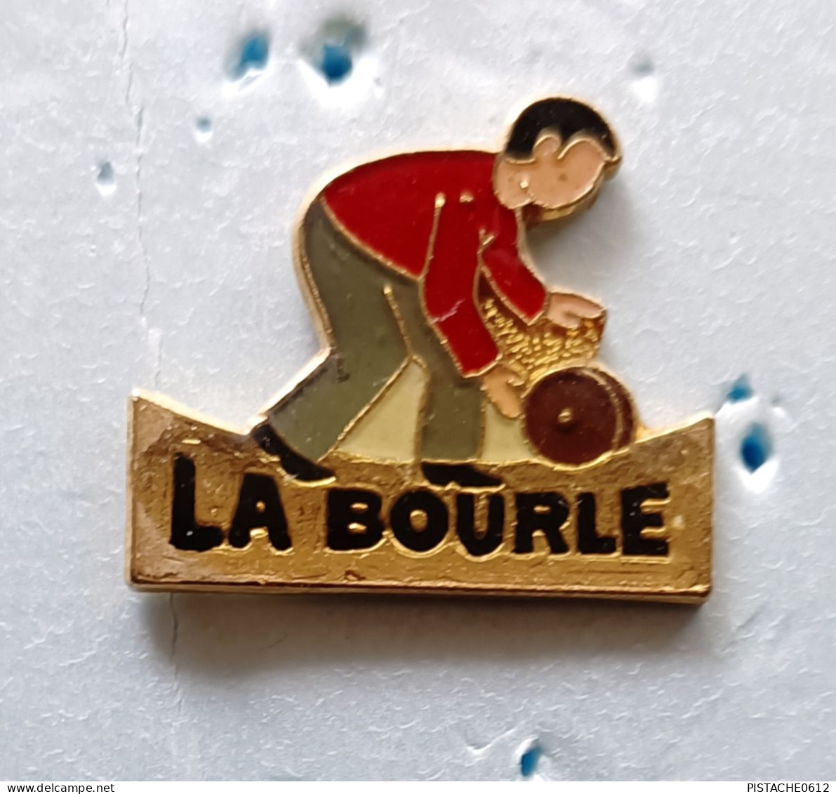 Pin's La Bourle  Jeu De Boules Du Nord Petanque - Bowls - Pétanque