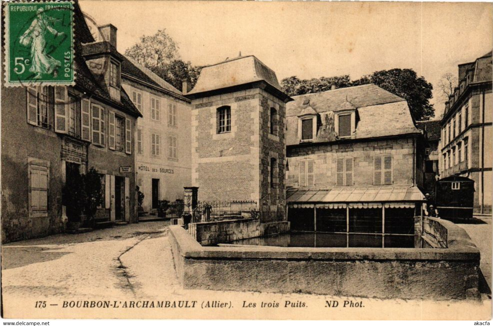 CPA BOURBON-l'ARCHAMBAULT - Les Trois Puits (225372) - Bourbon L'Archambault