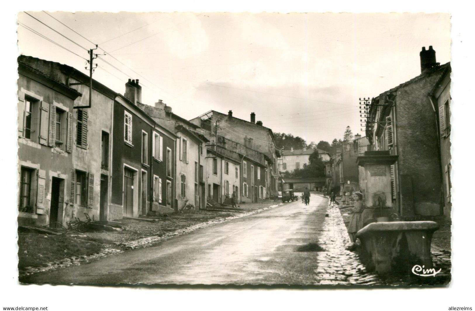 CPsm 54 : VANDOEUVRE   Rue Gambetta     A   VOIR  !!!! - Vandoeuvre Les Nancy