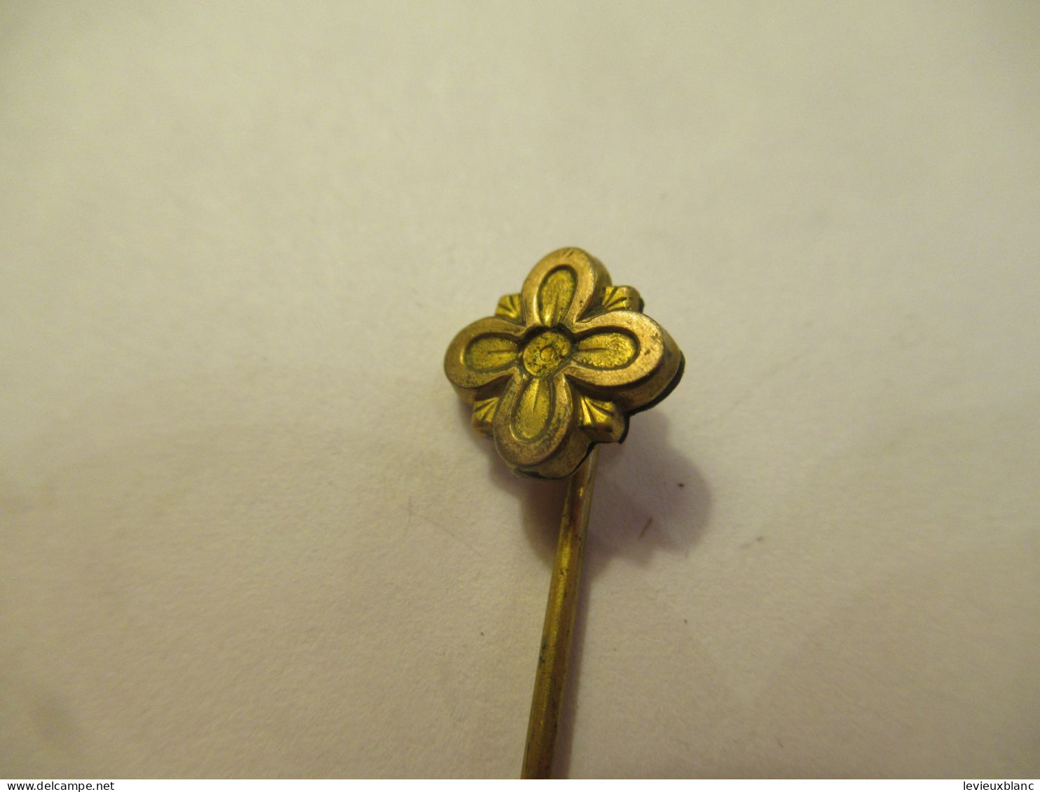 Petite Fleur Stylisée En Forme De Croix/ épinglette Bronze / Vers 1930-1950     INS107 - Religion & Esotérisme