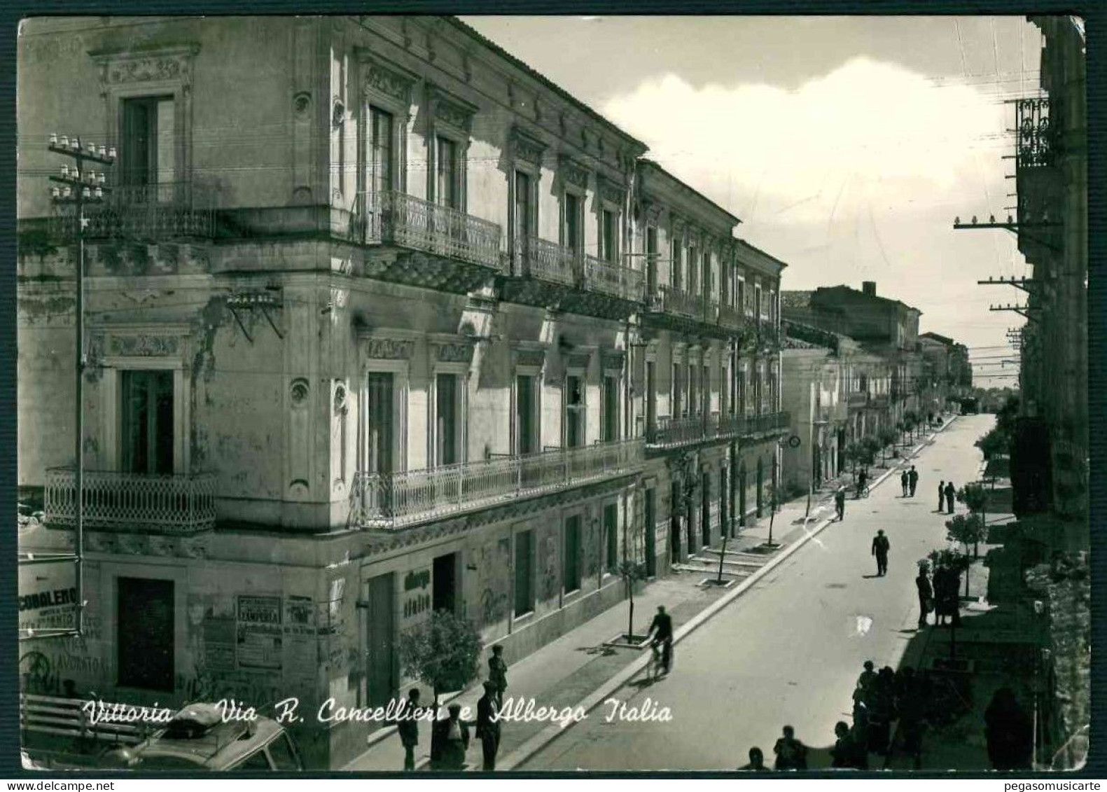 VX004 - VITTORIA - VIA R CANCELLIERI E ALBERGO ITALIA - ANIMATA RAGUSA 1953 - Vittoria