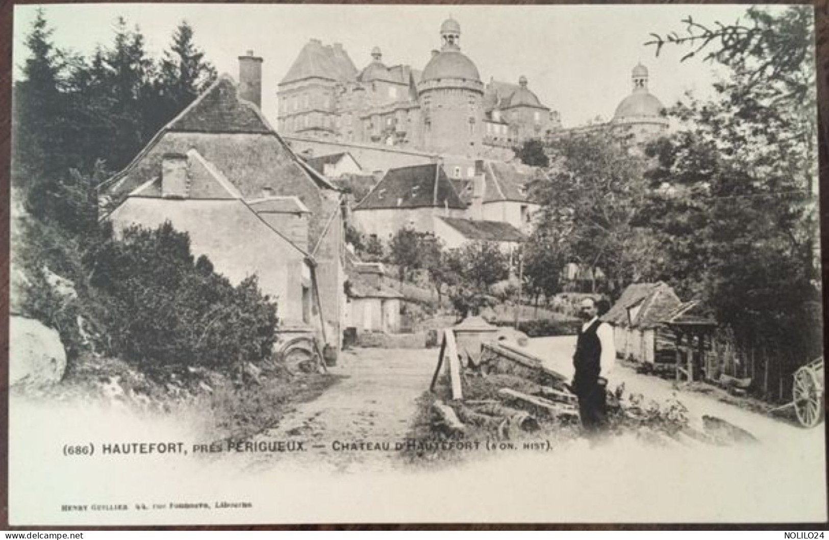 Cpa, 24 Dordogne, Hautefort Près Périgueux, Château D'Hautefort, Animée éd Guillier, Dos Simple, Non écrite - Hautefort
