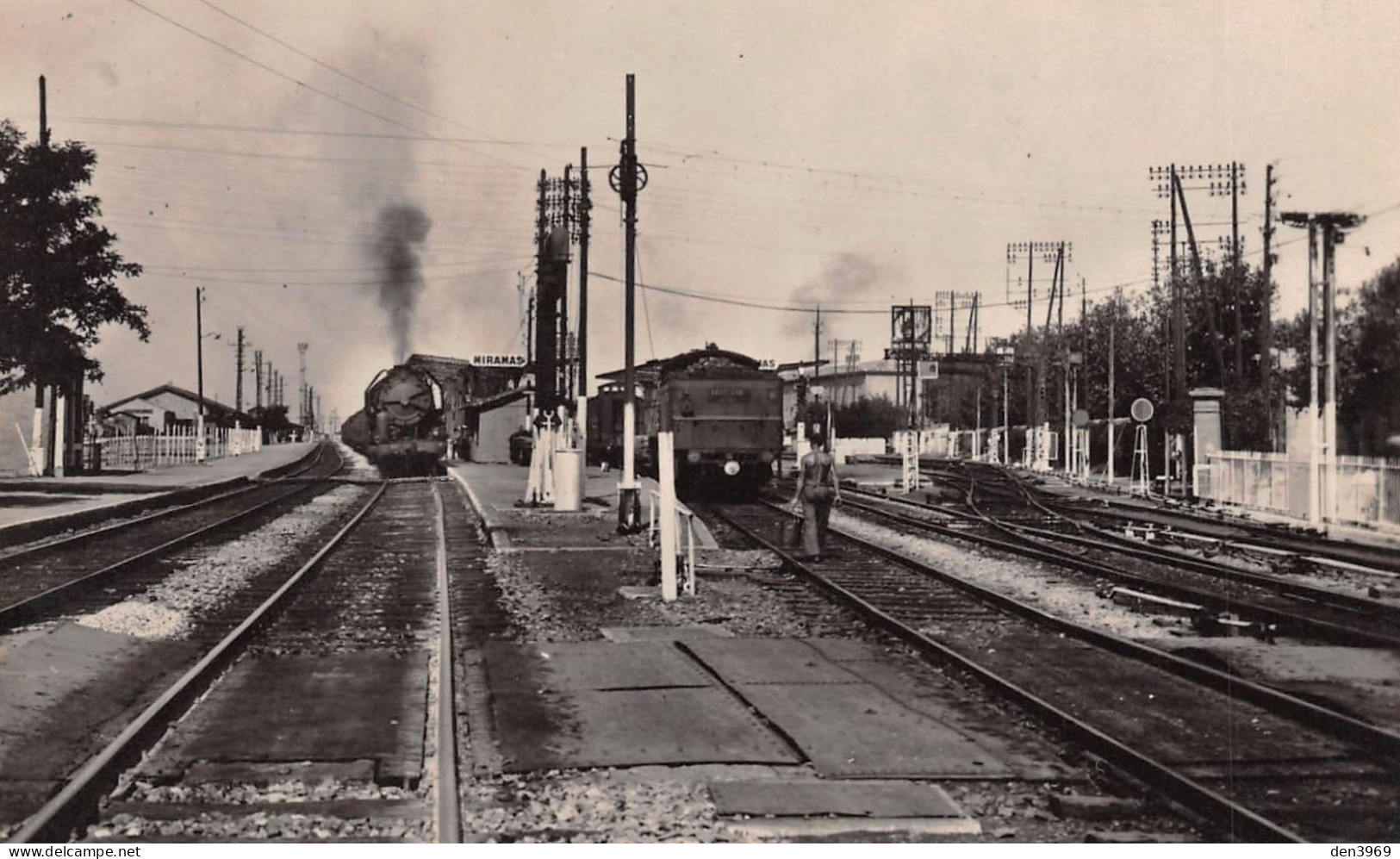 MIRAMAS (Bouches-du-Rhône) - La Gare - Sinistrée Cent Pour Cent - Train Au Départ - Meyrargues