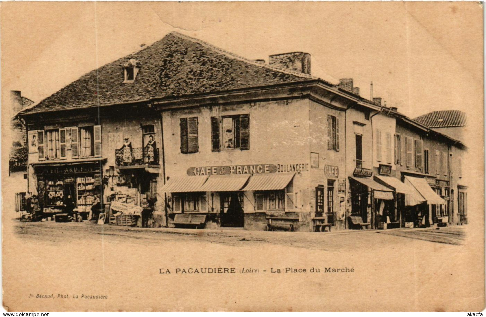 CPA La Pacaudiere- La Place Du Marche FRANCE (907000) - La Pacaudiere