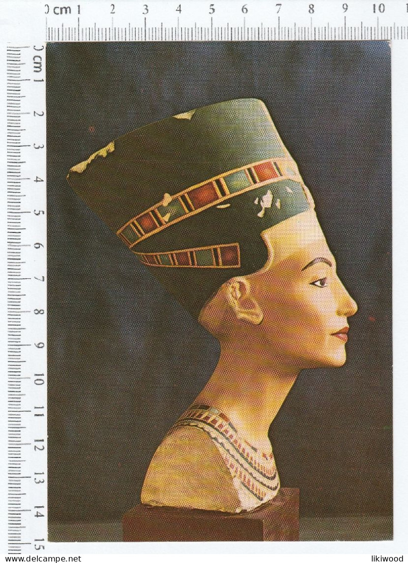 Painted Limestone Bust Of Queen Nefertiti - Musei