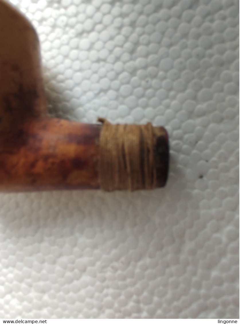 ancienne PIPE en écume de mer sans embouts avec ficelle au bout Long 6,1 cm env Haut : 4,2 cm Poids :  31 Grammes