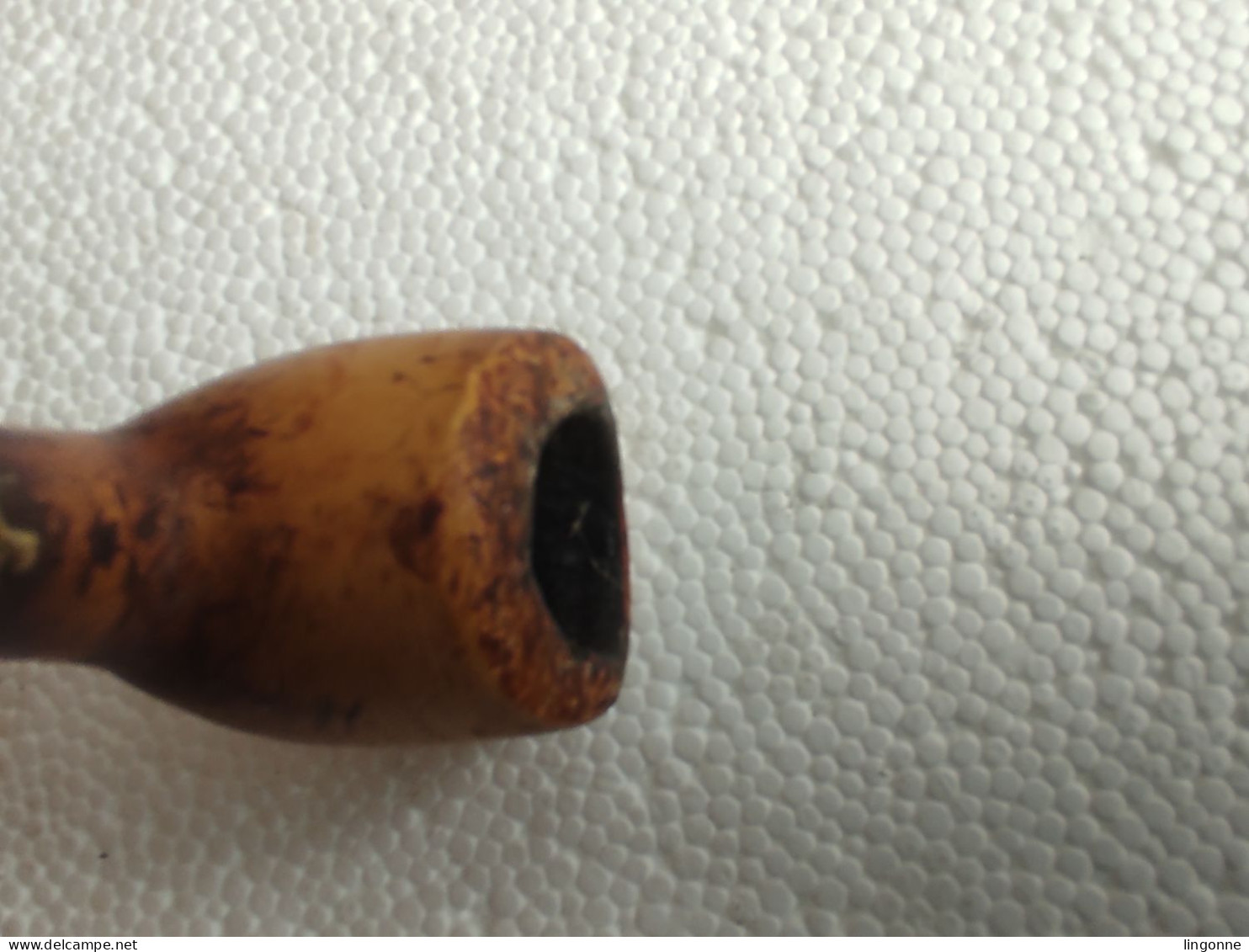 ancienne PIPE en écume de mer sans embouts avec ficelle au bout Long 6,1 cm env Haut : 4,2 cm Poids :  31 Grammes