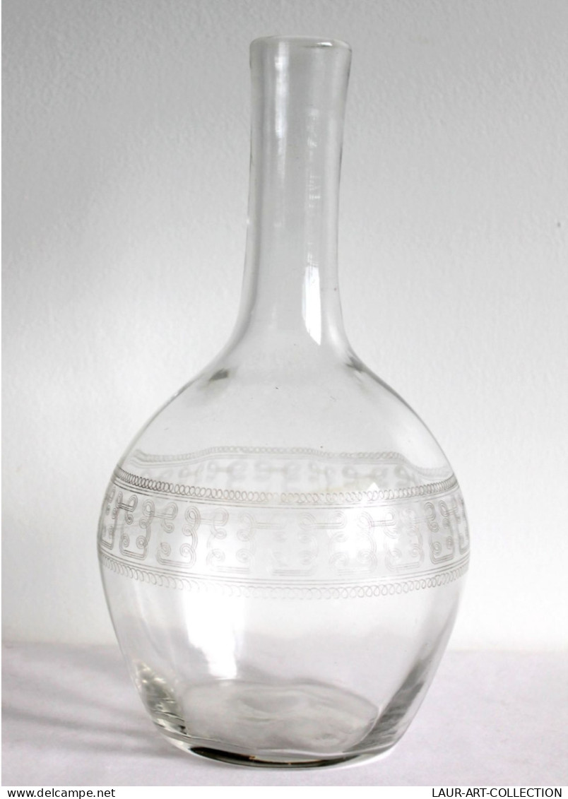 ANCIENNE CARAFE BOUTEILLE EN VERRE TAILLÉ / GRAVÉ - JOLI DECOR - VINTAGE H:26cm / ART DE LA TABLE (0401.6) - Carafes