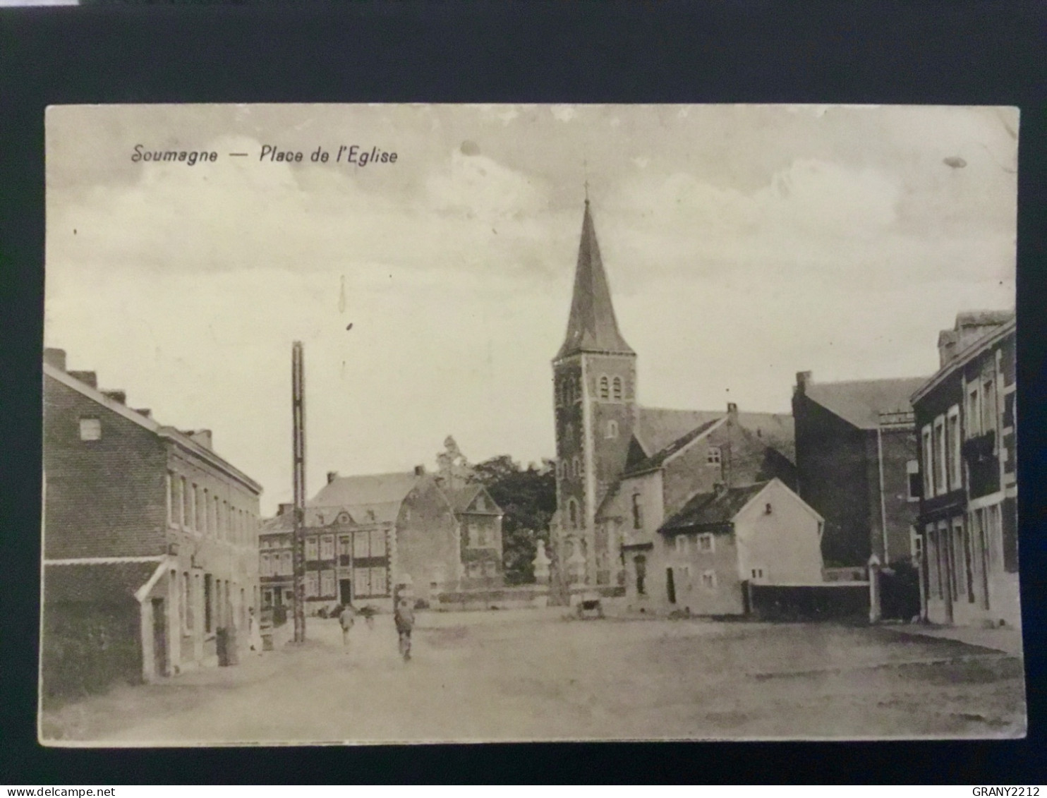 SOUMAGNE «  PLACE DE L’ÉGLISE «  PANORAMA,ANIMÉE.1920. - Soumagne