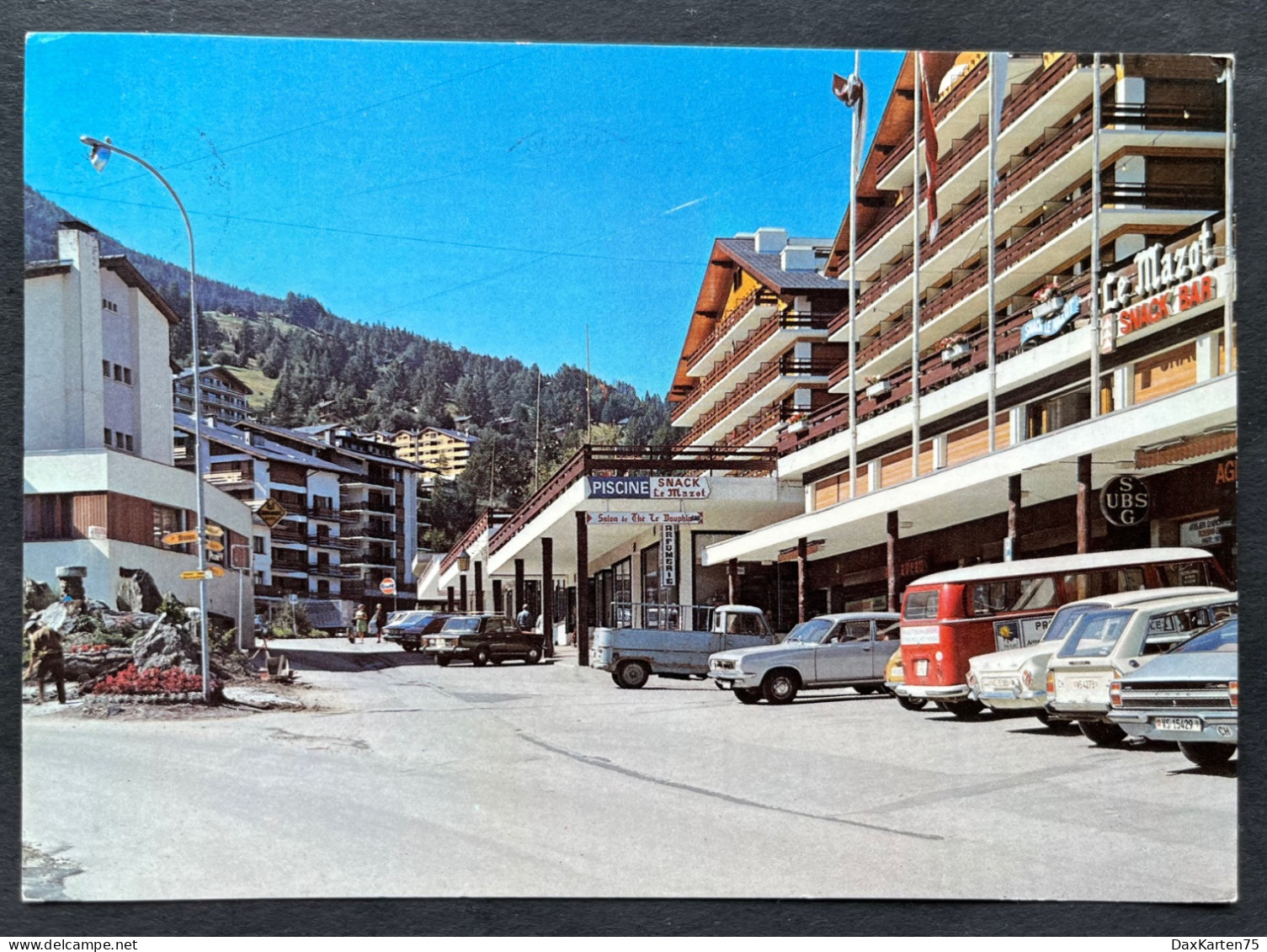 Le Centre De La Station De Nendaz/ Oldtimer Autos - Nendaz