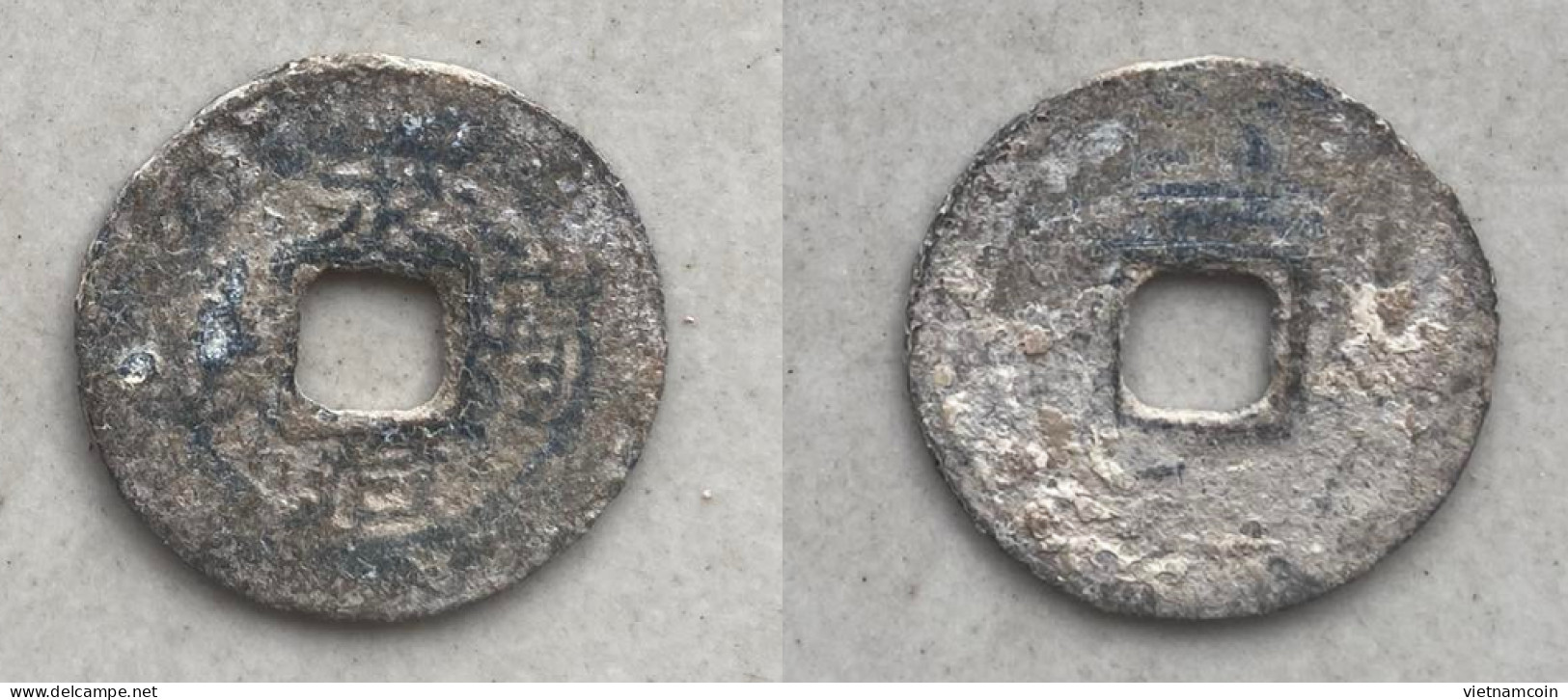 Ancient Annam Coin Vinh Tri Thong Bao (zinc Coin) Le Kings Under The Trinh 1740-1776 - Viêt-Nam