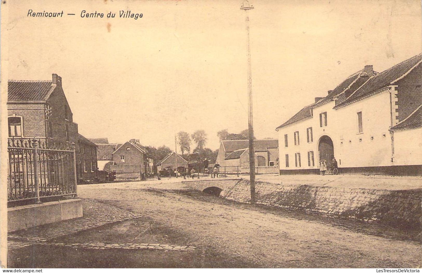 BELGIQUE - REMICOURT - Centre Du Village - Edit CL Renson - Carte Postale Ancienne - Remicourt