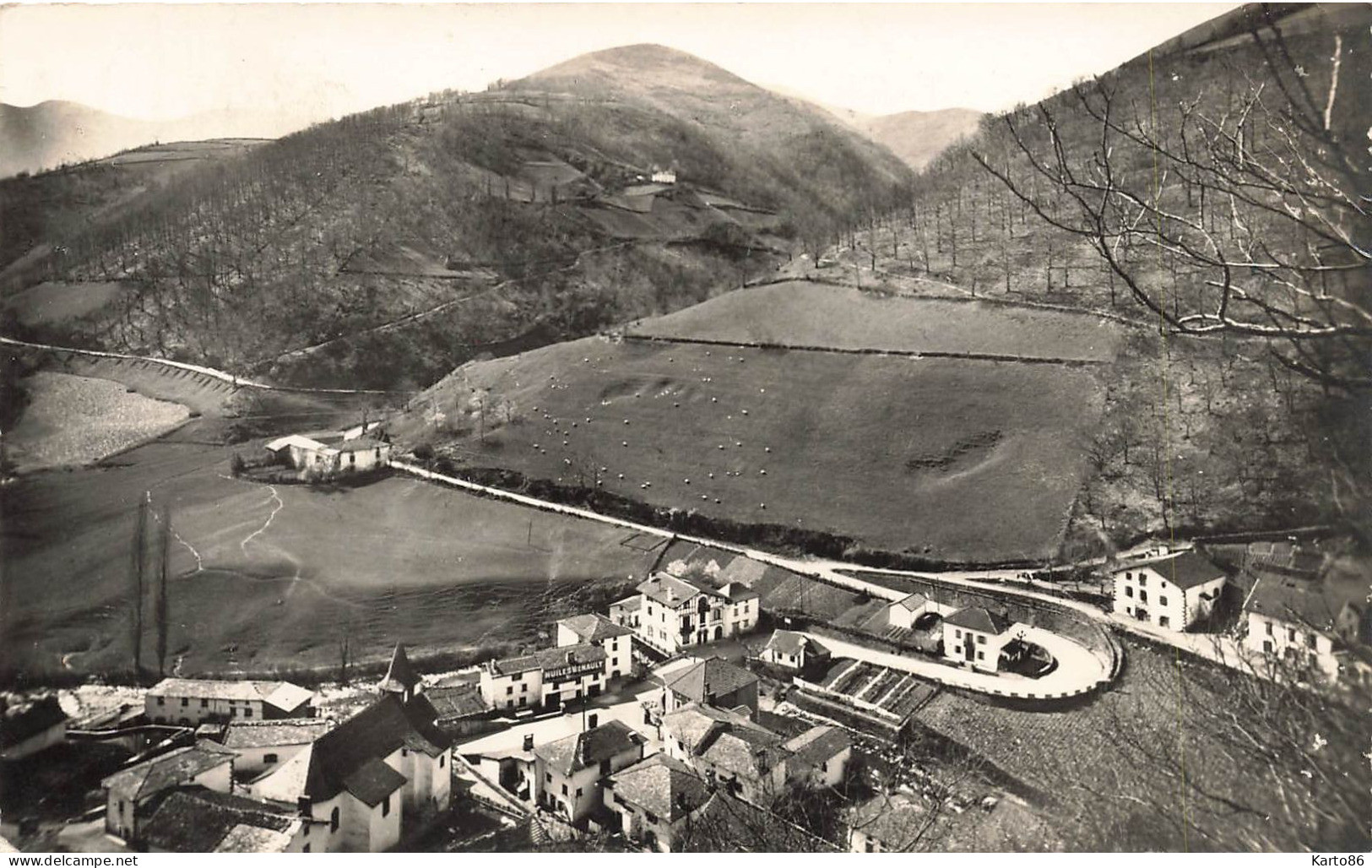 Arnéguy * Vue Aérienne Et Route De Pampelune - Arnéguy