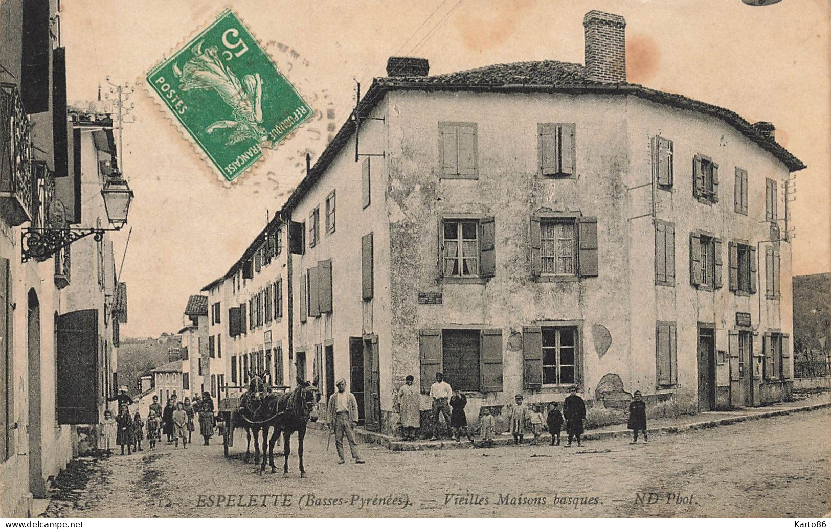 Espelette * Rue Et Vieilles Maisons Basques * Villageois - Espelette