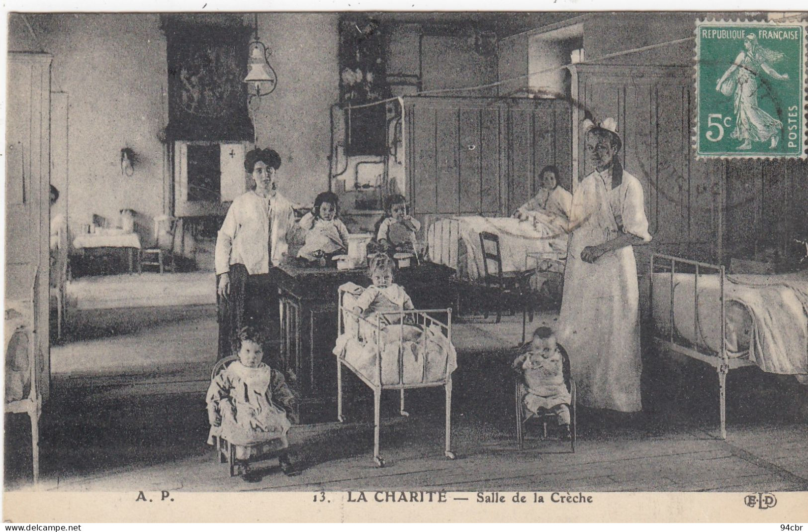 CPA ( Hopitaux Santé)  LA CHARITE Salle De Creche   (b.bur Theme) - Santé