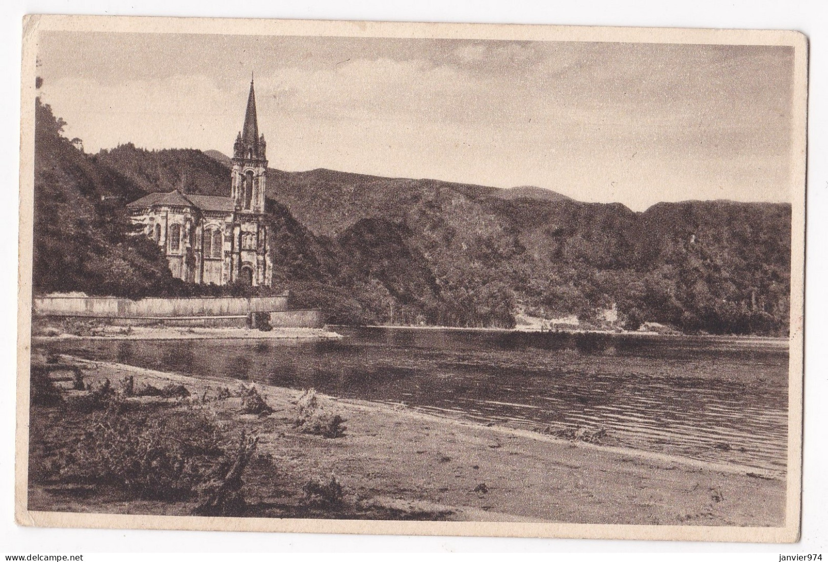 CP, A Lagoa Das Furnas. Uma Ermida Vigilante. Sao Miguel  , Scan Rect Verso - Açores