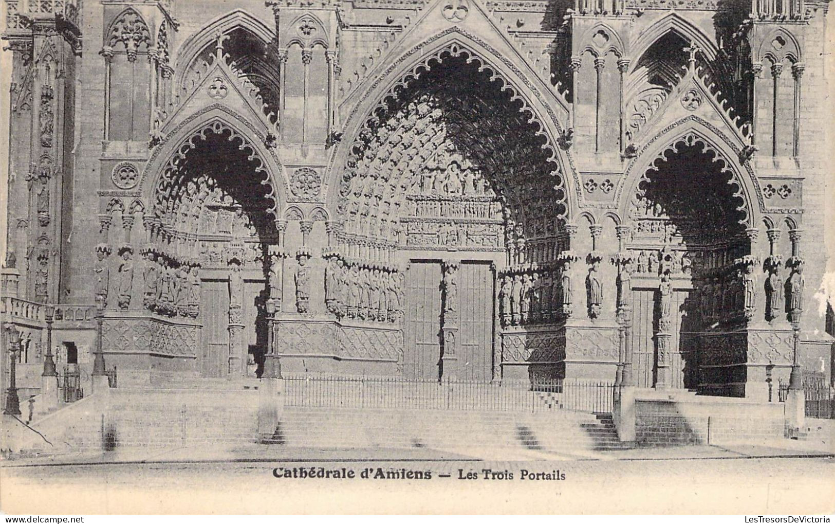 FRANCE - 80 - AMIENS - Cathédrale D'Amiens - Les Trois Portails - Edition Régnaut - Carte Postale Ancienne - Amiens