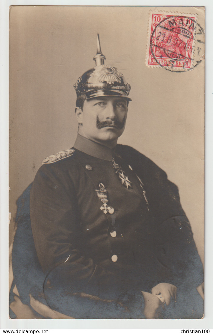 CARTE PHOTO ECRITE EN 1907 DE MAINZ ( MAYENCE )  SOLDAT ALLEMAND AVEC UN CASQUE A POINTE - UNIFORME ET DECORATIONS - - Uniformes