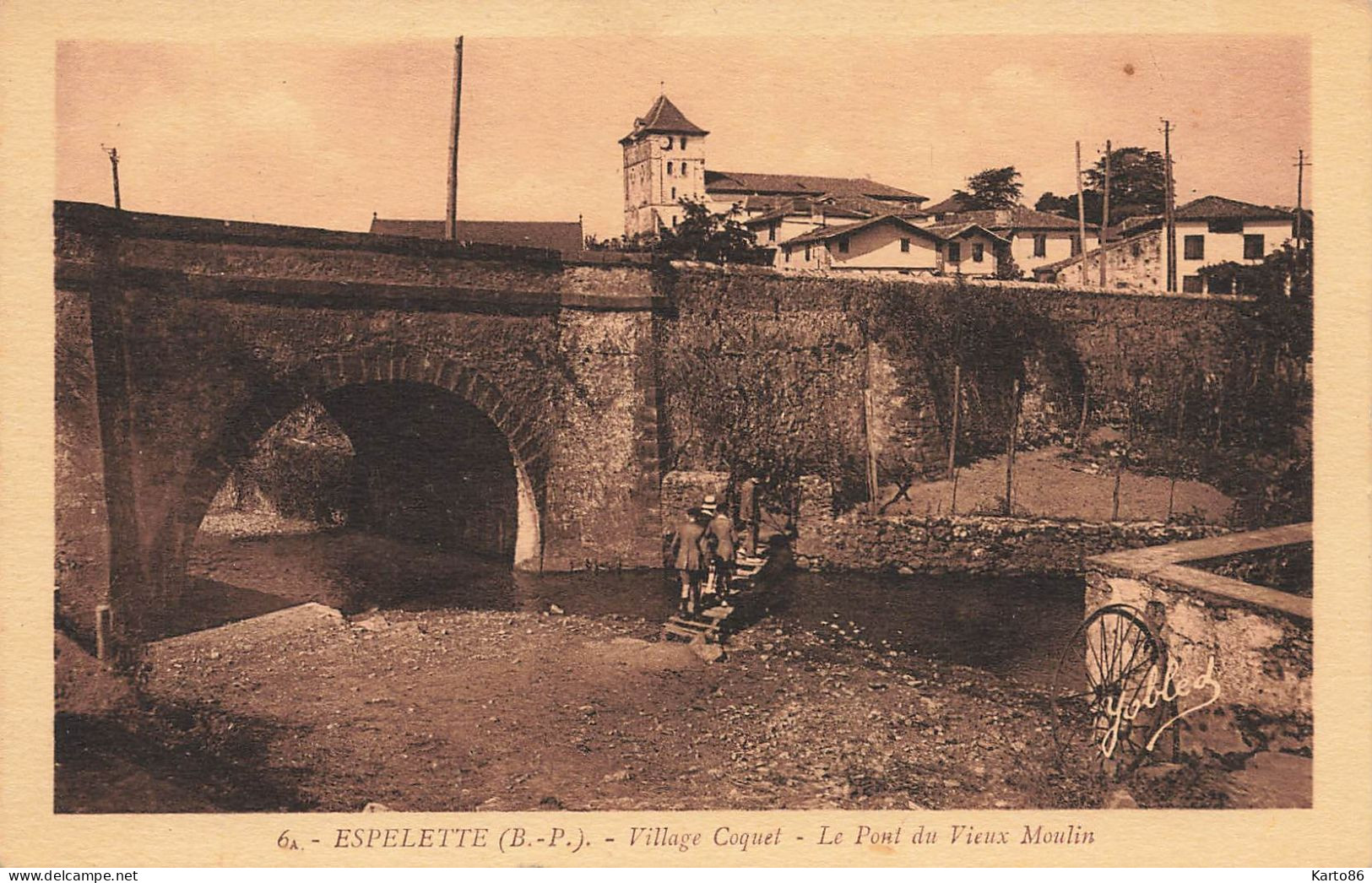 Espelette * Un Coin Du Village Et Le Pont Du Vieux Moulin * Villageois - Espelette