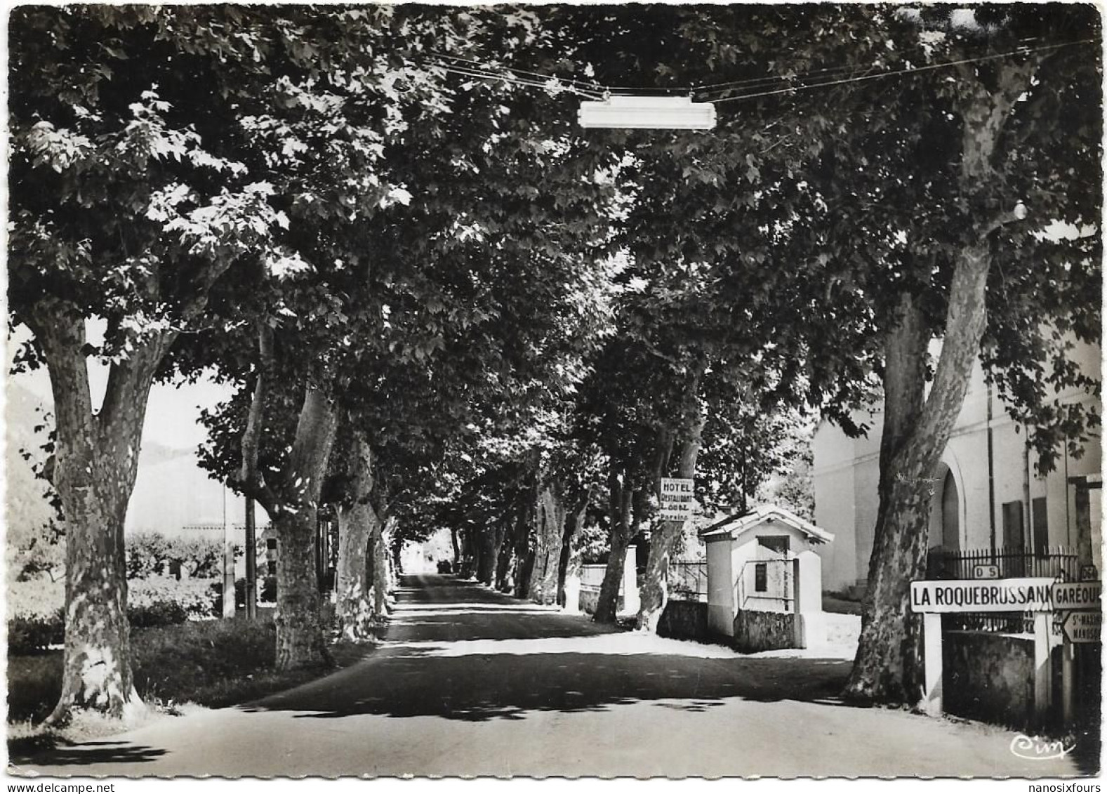 D 83.  LA ROQUEBRUSSANNE.   ENTREE DU VILLAGE - La Roquebrussanne