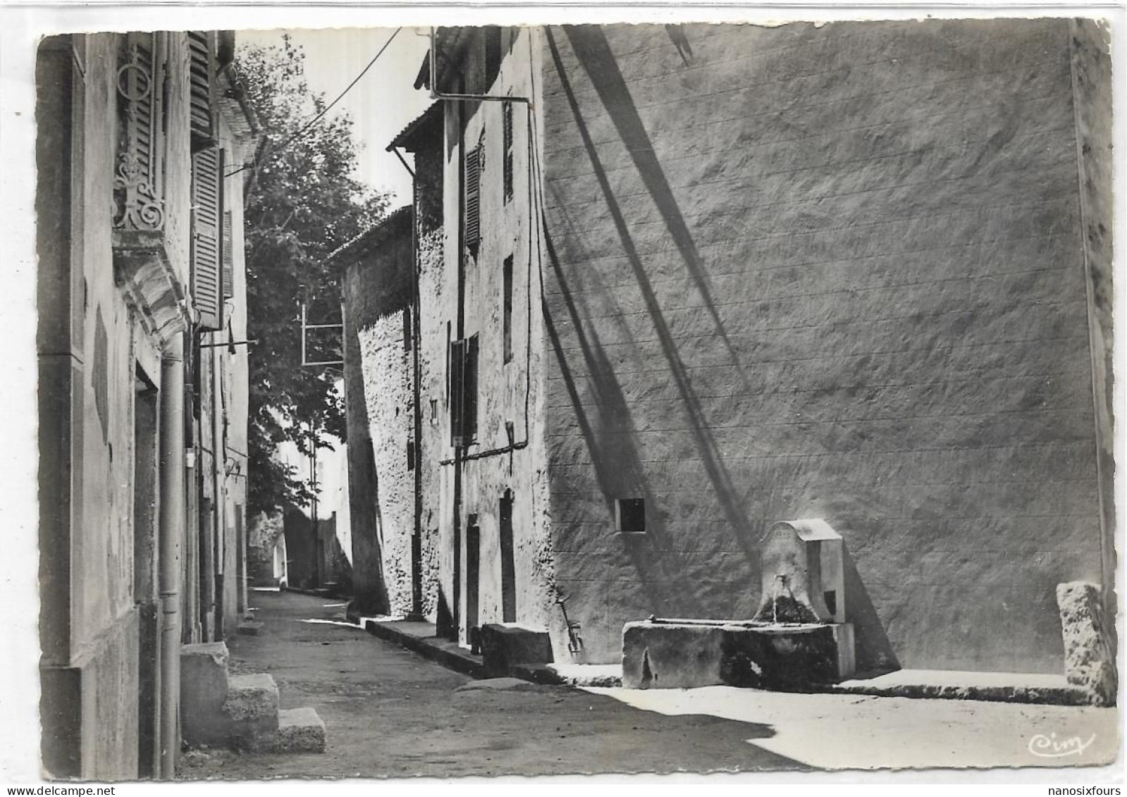 D 83.  LA ROQUEBRUSSANNE.  PLACE ST ANTOINE - La Roquebrussanne