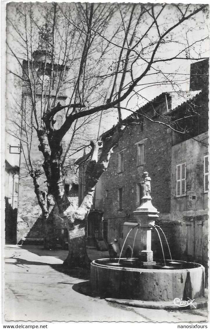 D 83.  LA ROQUEBRUSSANNE. PLACE DE LA FONTAINE ET L HORLOGE - La Roquebrussanne