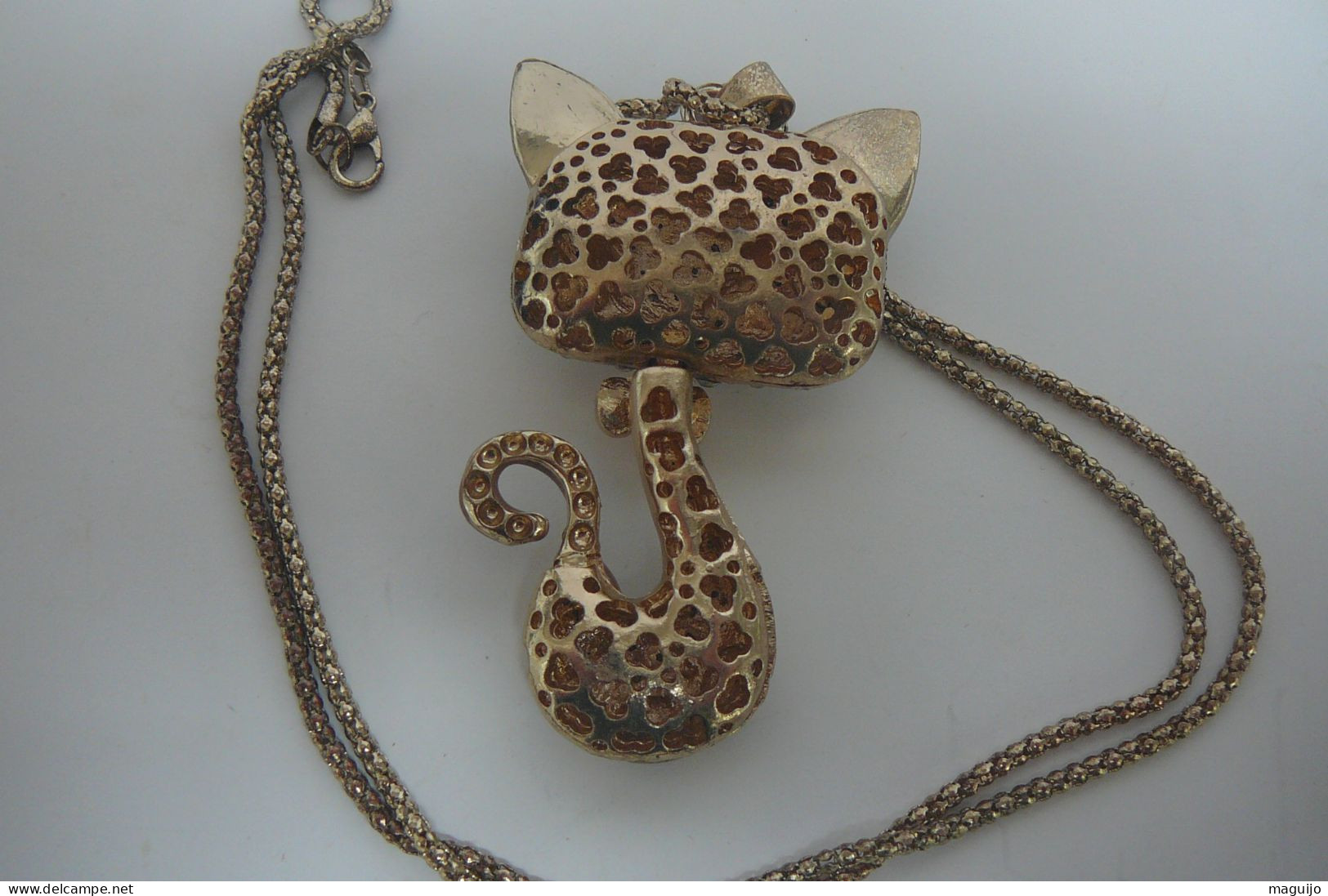 PENDENTIF" CHAT" + CHAINE LIRE ET VOIR ! - Pendants