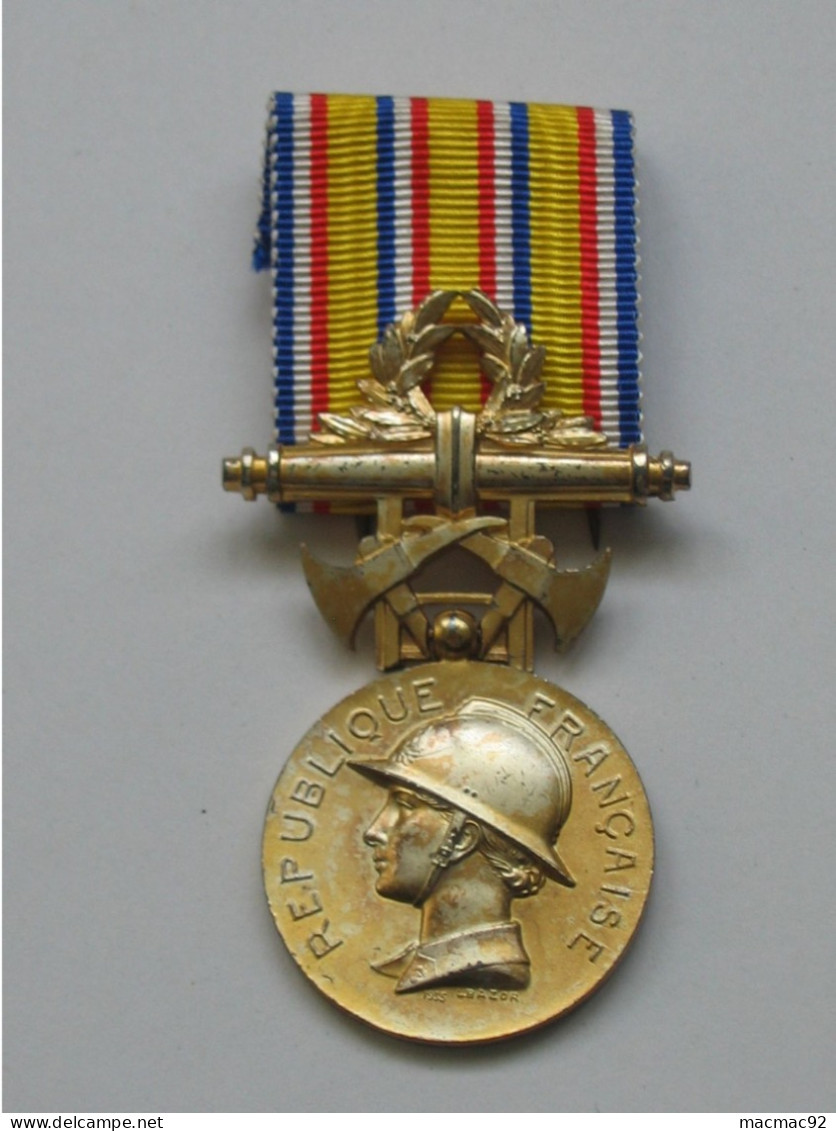 Médaille / Décoration Ministère De L'intérieur - Hommage Au Dévouement  - Bazor 1935  **** EN ACHAT IMMEDIAT **** - Frankrijk