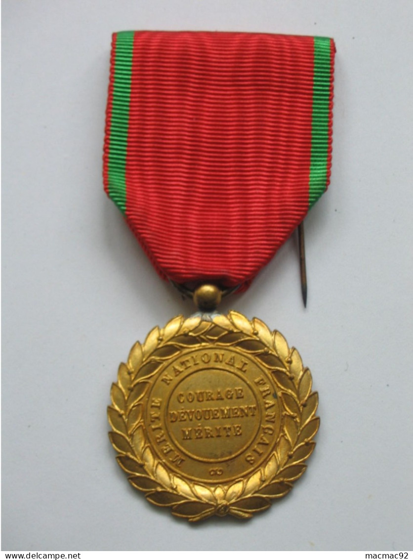Médaille / Décoration Mérite National Français - Courage - Dévouement - Mérite   **** EN ACHAT IMMEDIAT **** - France