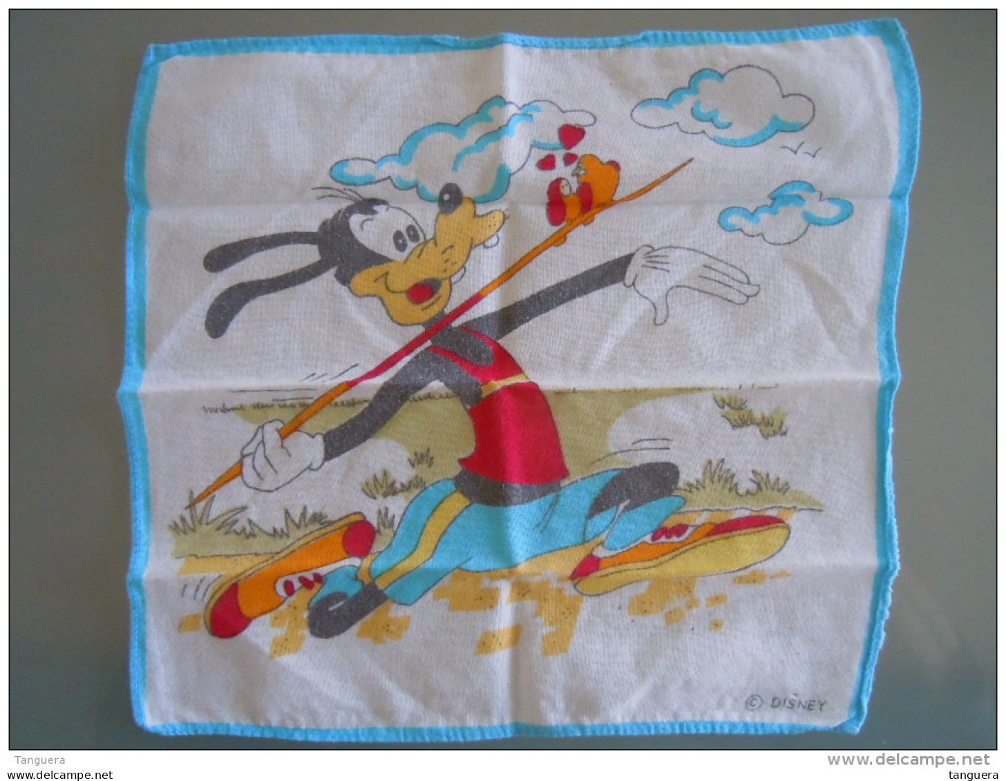 Mouchoir D'enfant Kinderzakdoek  Walt Disney Productions Goffy Speerwerpen Javelot Lancer - Handkerchiefs