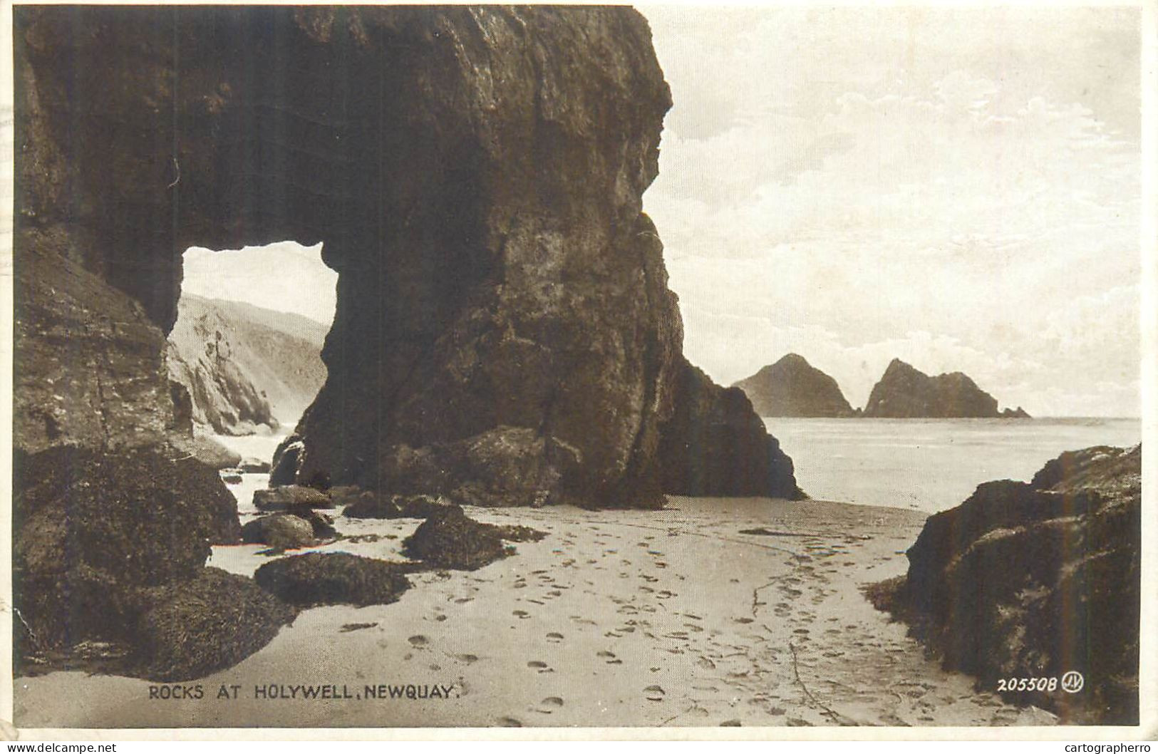 Postcard United Kingdom England Newquay Rocks At Holywell - Newquay