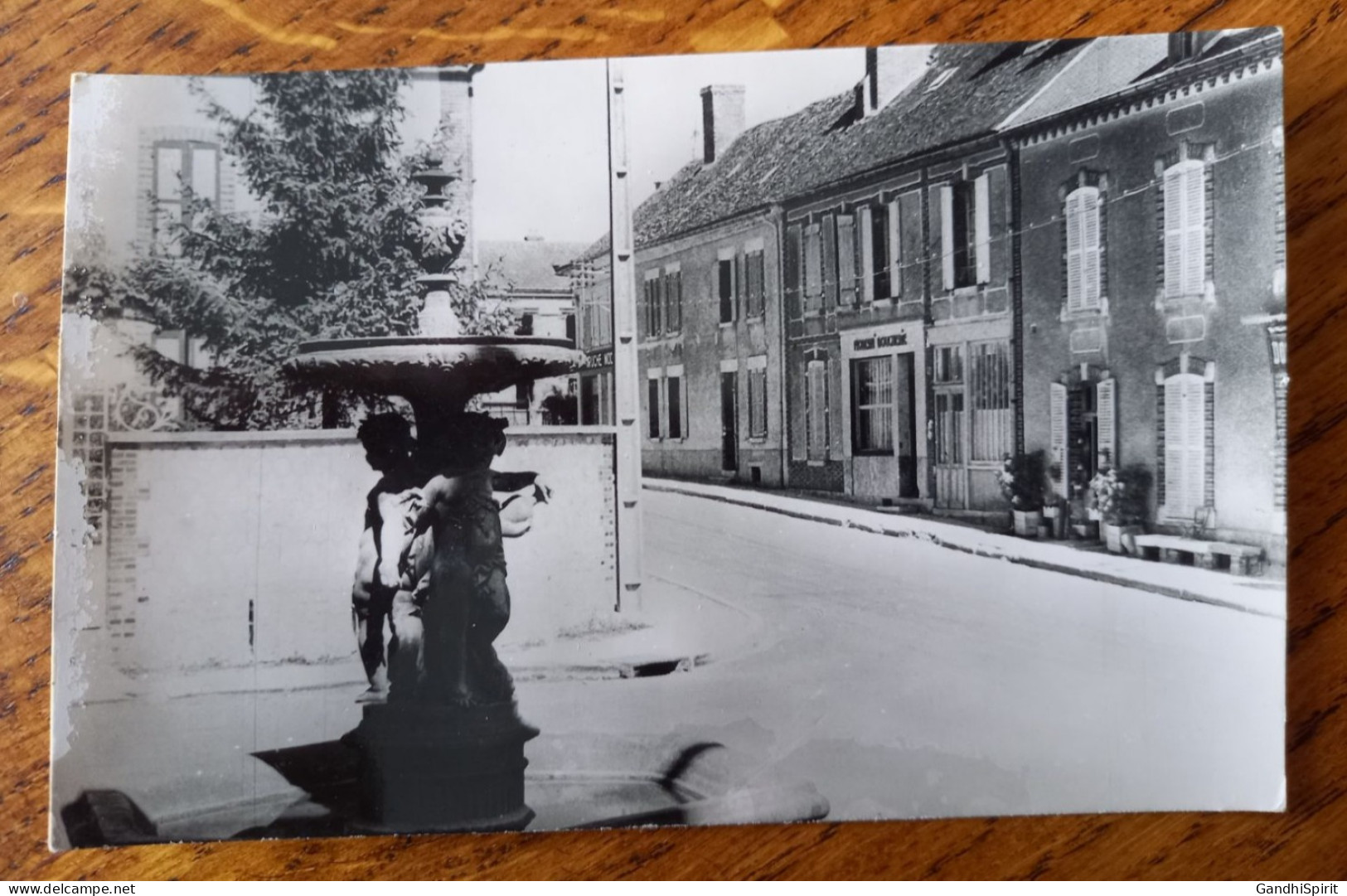 Neuvy Sautour - Fontaine Et Grande Rue - Boucherie - Photo Thierry - CPSM PF - Neuvy Sautour