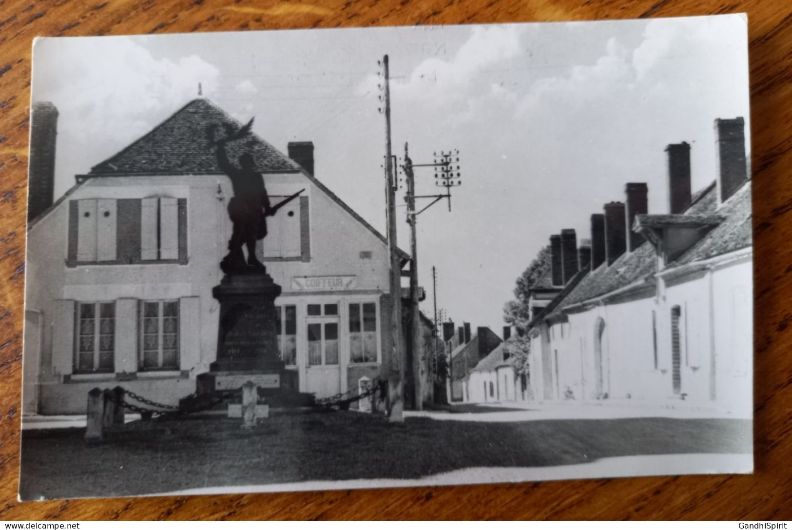 Neuvy Sautour - Le Monument Aux Morts - Coiffeur - Photo Thierry - CPSM PF - Neuvy Sautour