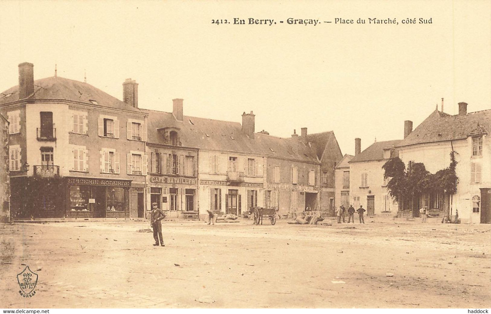 EN BERRY 2412 : GRACAY - PLACE DU MARCHE, COTE SUD - Graçay