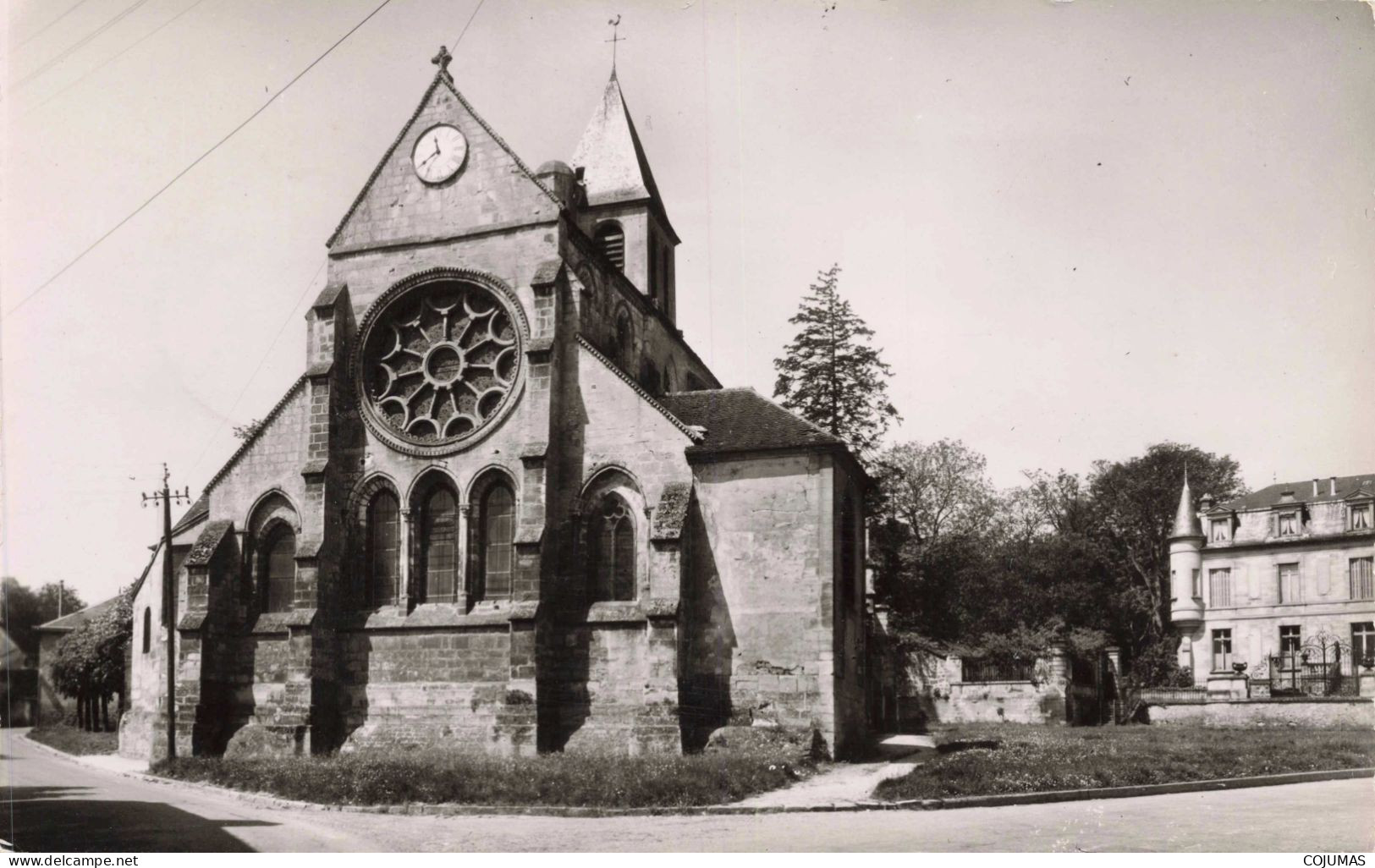 60 - PRECY SUR OISE - S15903 - L'Eglise à Droite Le Château - CPSM 14x9 Cm - Précy-sur-Oise