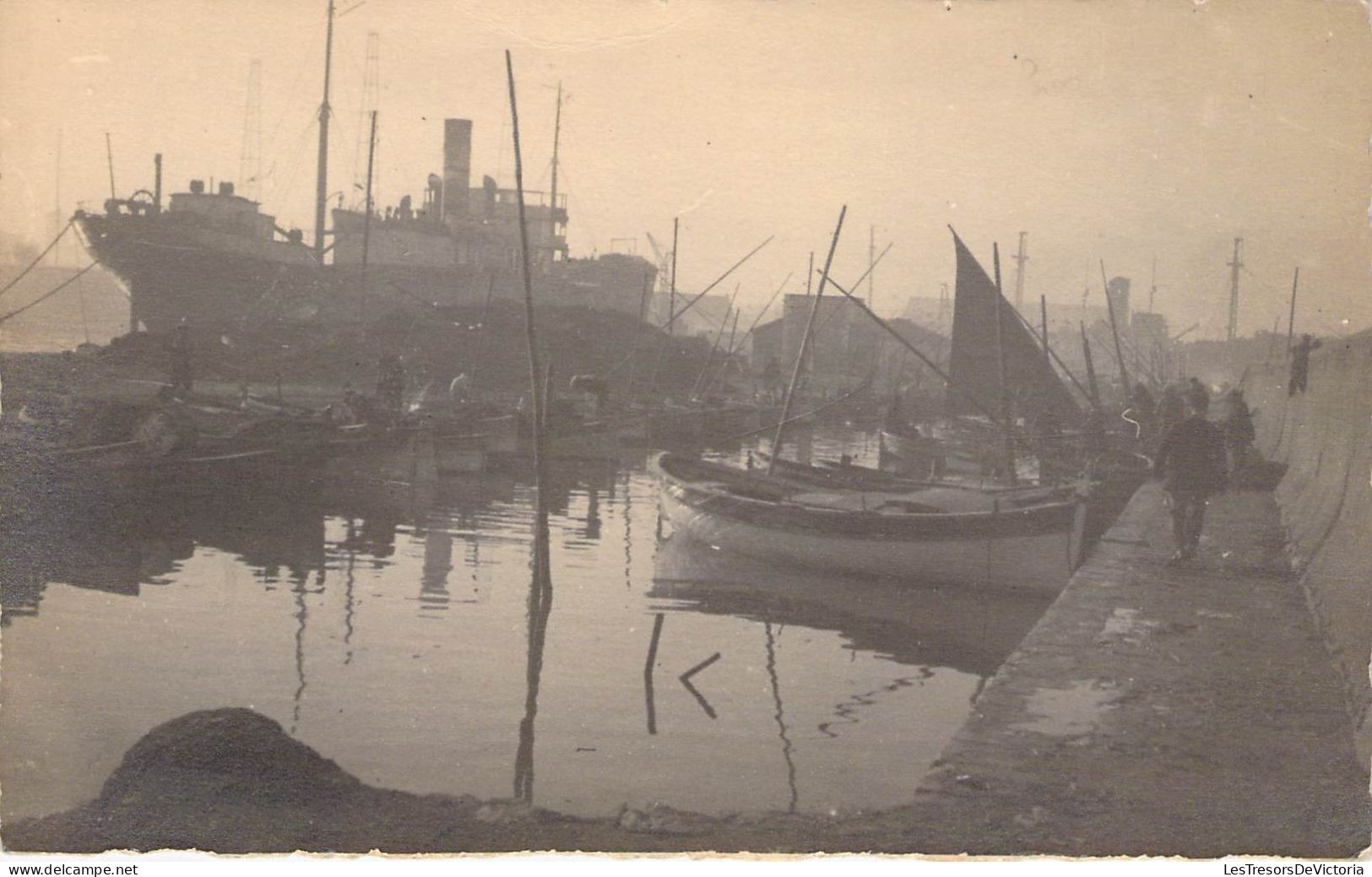 Carte Photo - Bateaux à Quai - Bords Dentelés - Daté 1932 - Carte Postale Ancienne - Fotografia