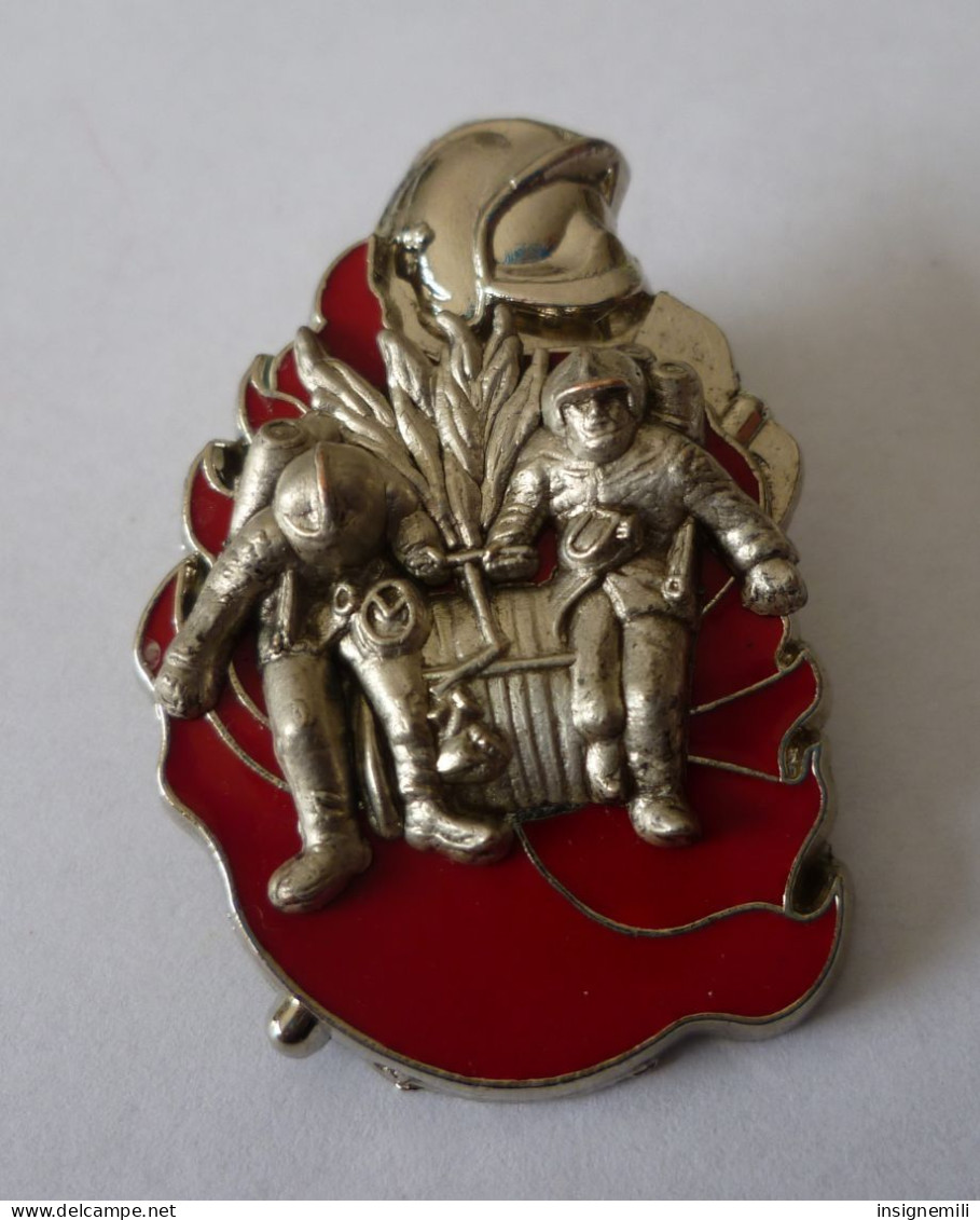 INSIGNE Pin' S SAPEURS POMPIERS - Pompiers