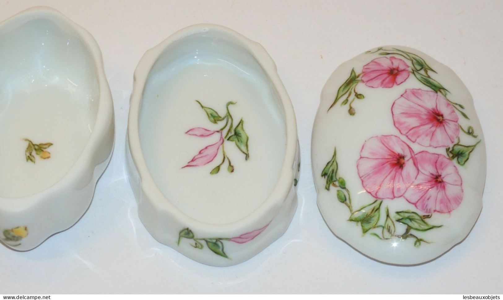 -2 PETITES BOITES PORCELAINE BOITE A PILULES LIMOGES Fleurs signées V GALINET    E