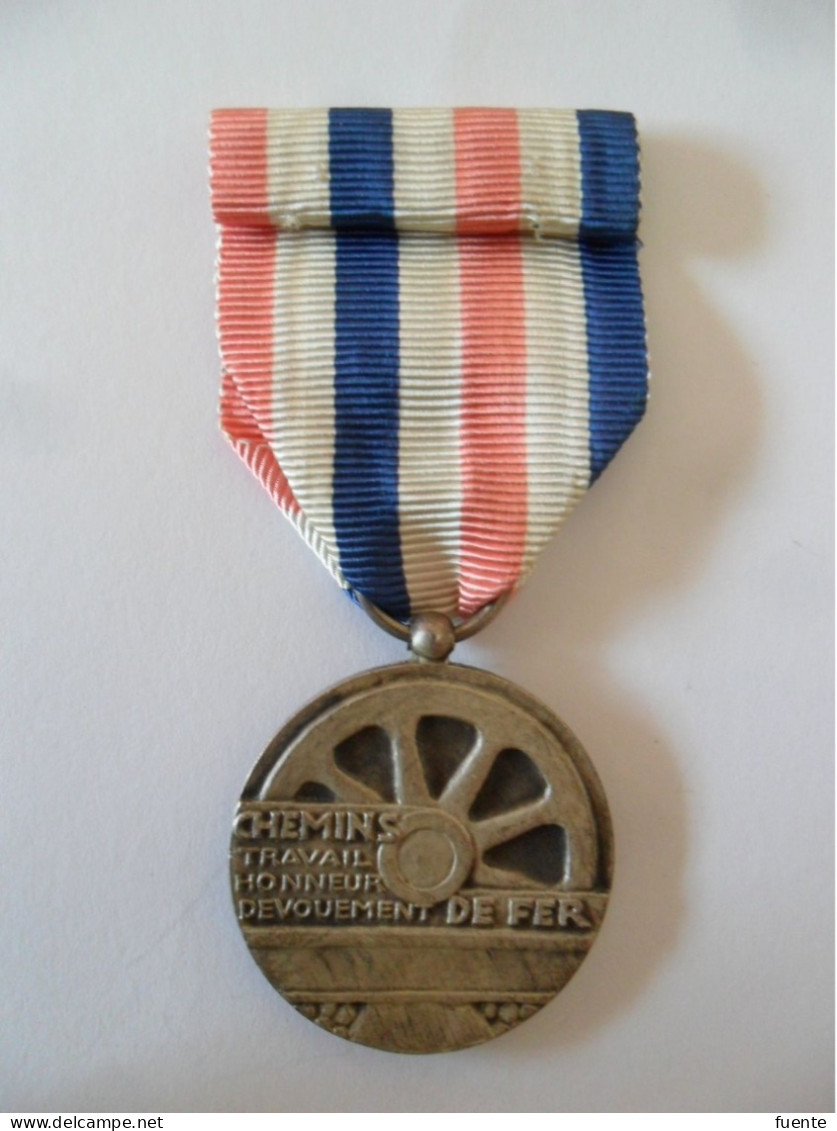 Médaille D'honneur Des Chemins De Fer Coloniaux. Madagascar. - France