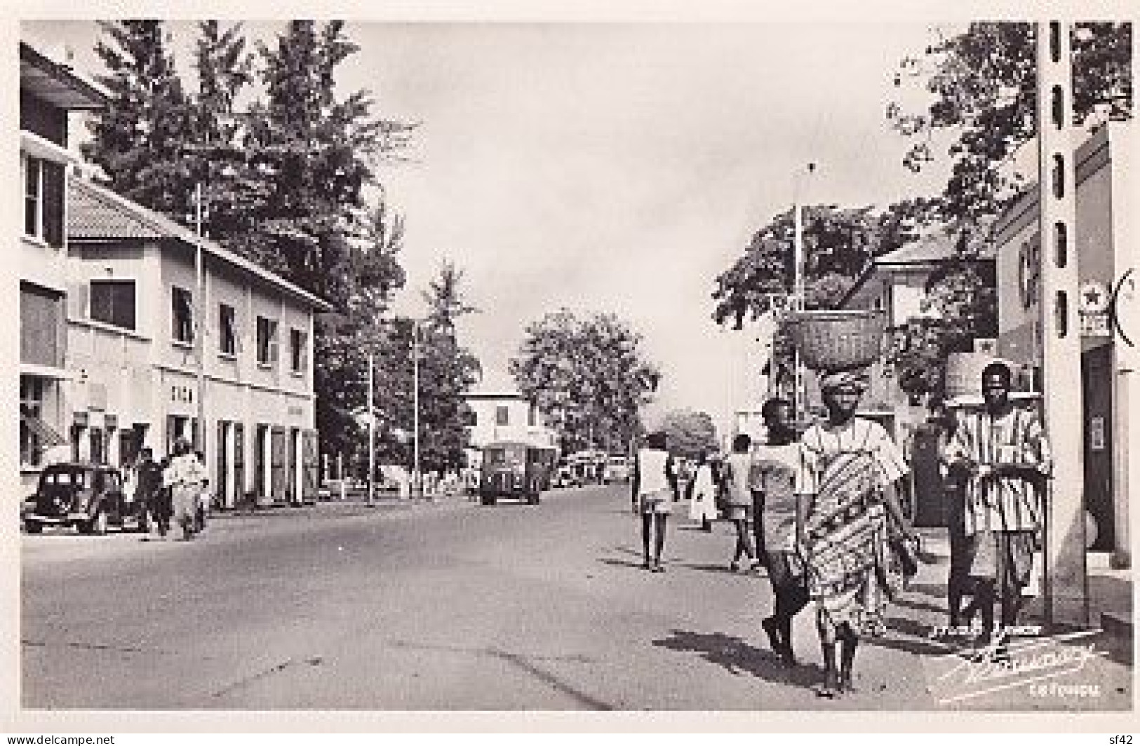 COTONOU           UNE RUE   CICA     CALION RANAULT + TRACTION - Benin