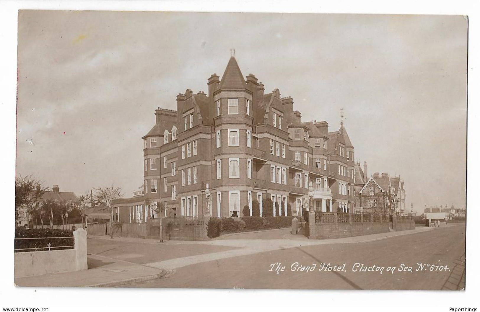 Real Photo Postcard, Essex, Clacton-on-sea, The Grand Hotel, Street, Road, Footpath, 1922. - Clacton On Sea