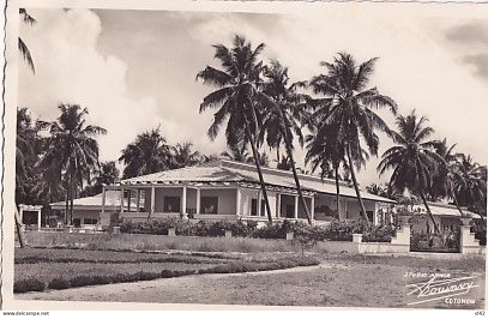 COTONOU            BUNGALOW EUROPEEN - Benin