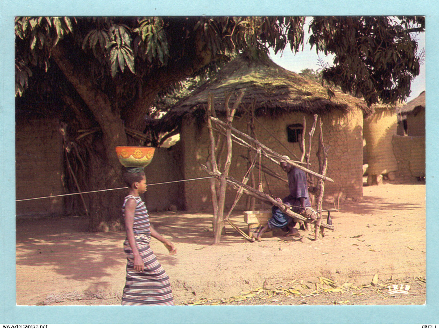 CP Afrique En Couleurs - Tisserand Au Village - Non Classés